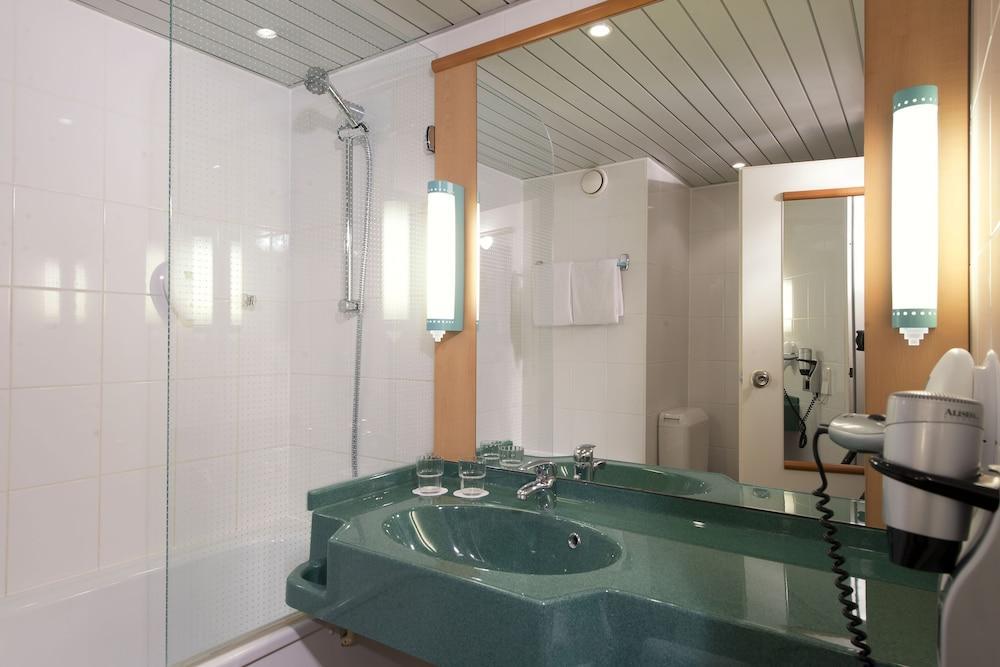 Ibis West Hotel 3*