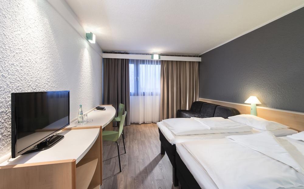 Ibis West 3*