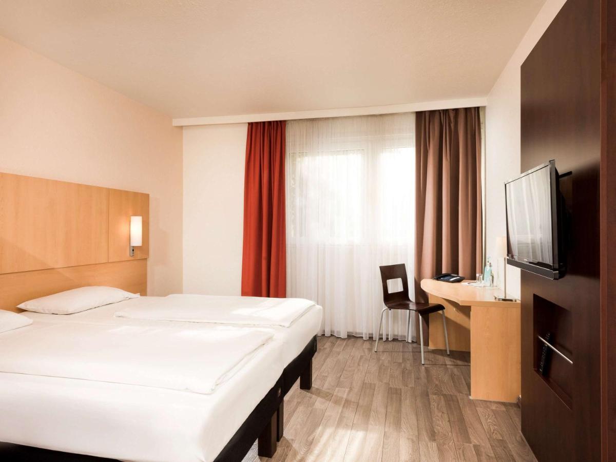 Ibis West Hotel 3*